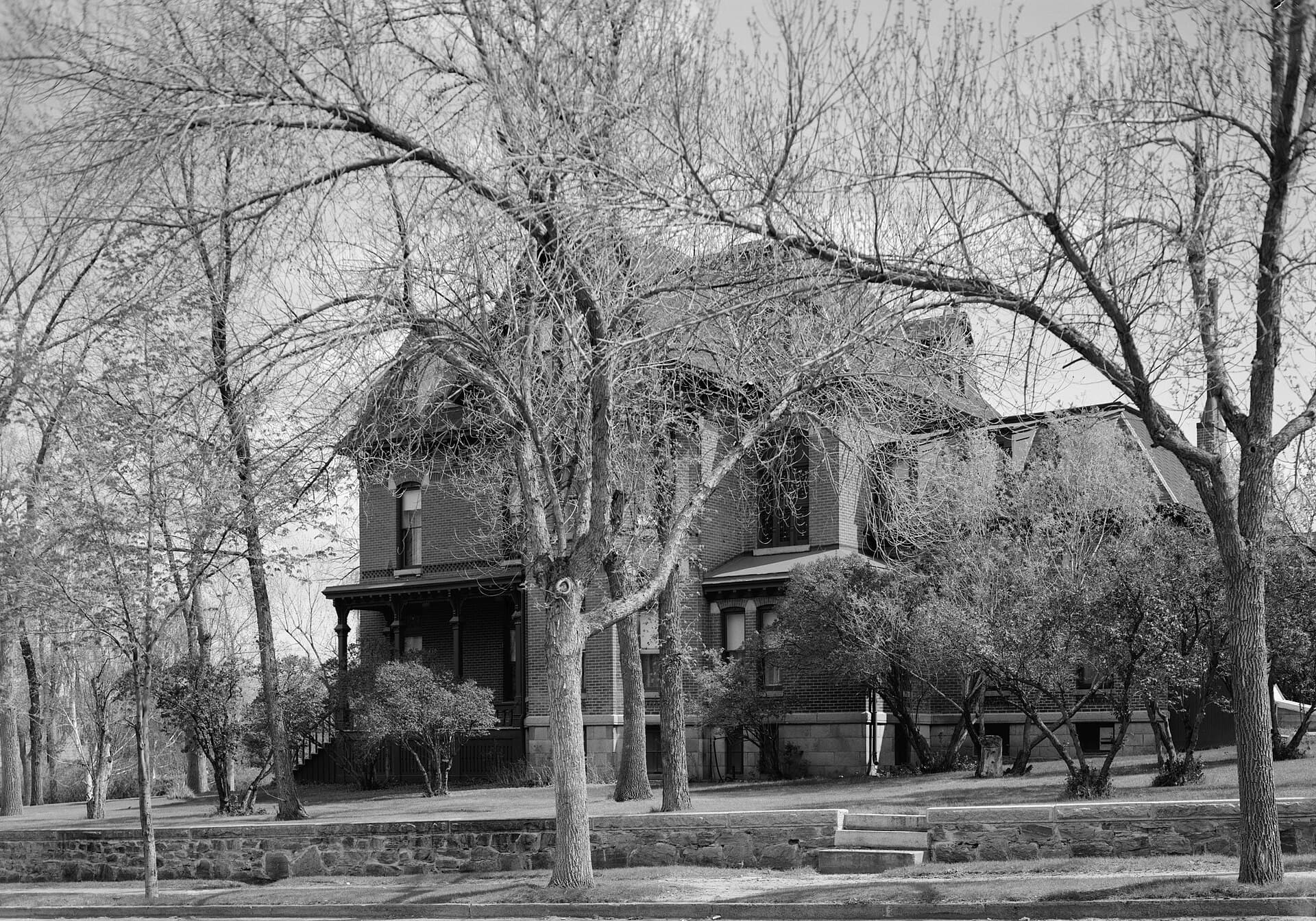 Hauser Mansion — Wikimedia Commons