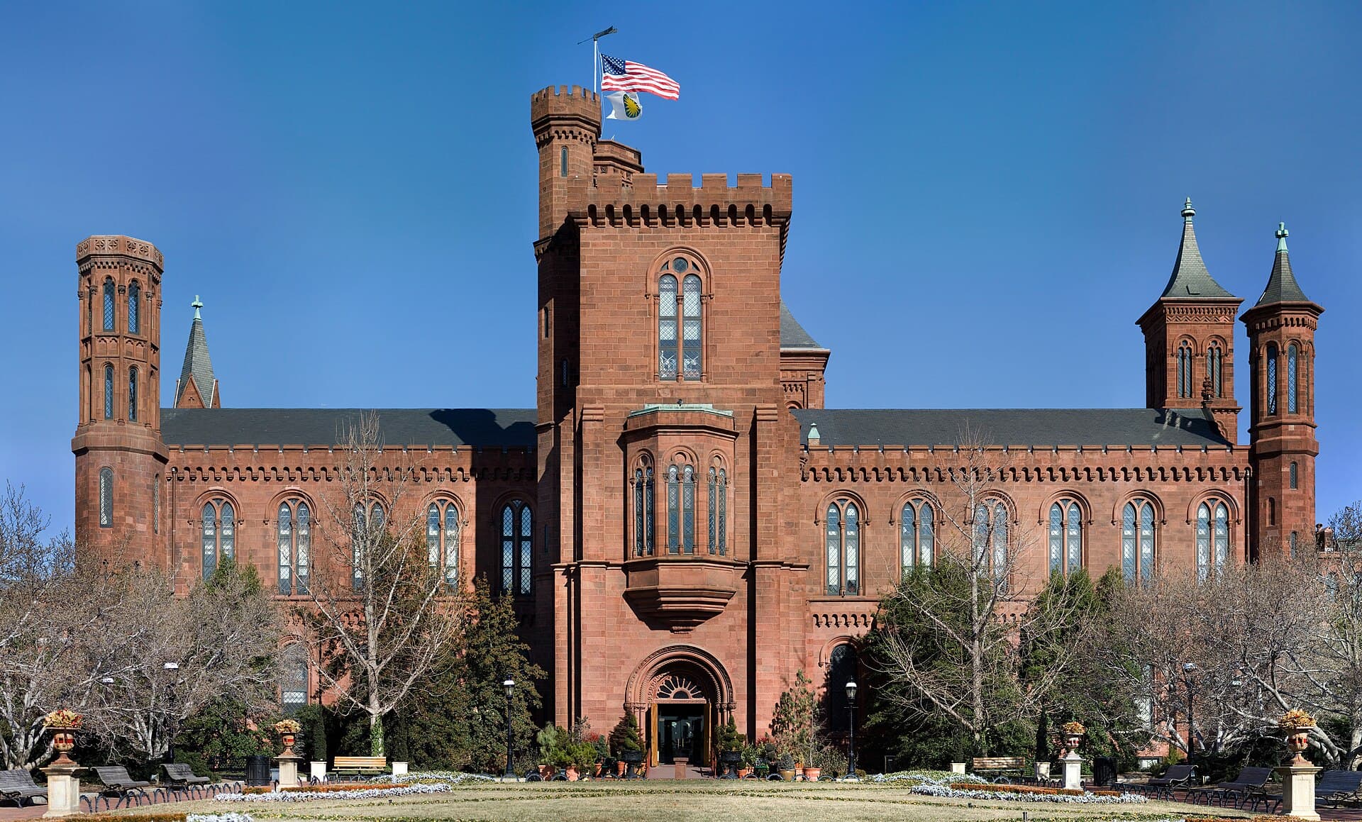 Smithsonian Castle — Wikimedia Commons