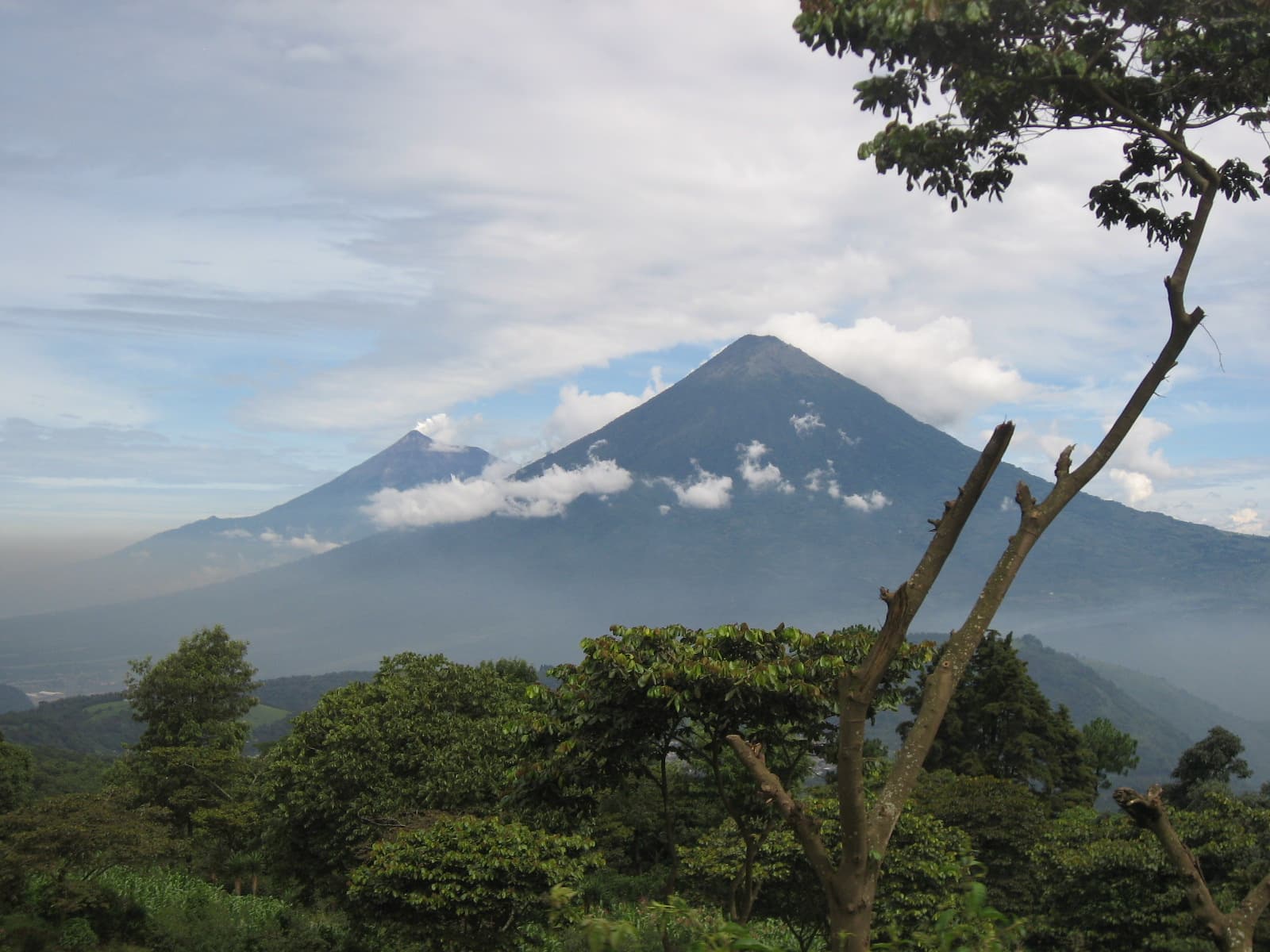 Volcán de Fuego — Wikimedia Commons