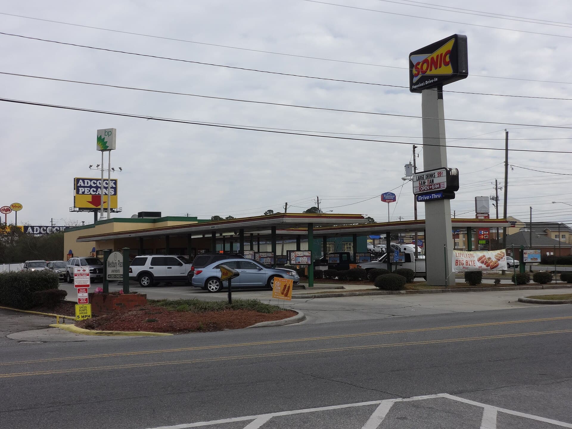 Sonic Drive-In — Wikimedia Commons
