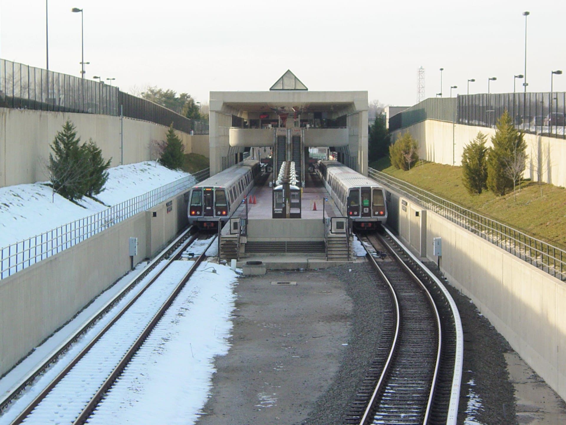 Branch Ave Metro Station — Wikimedia Commons