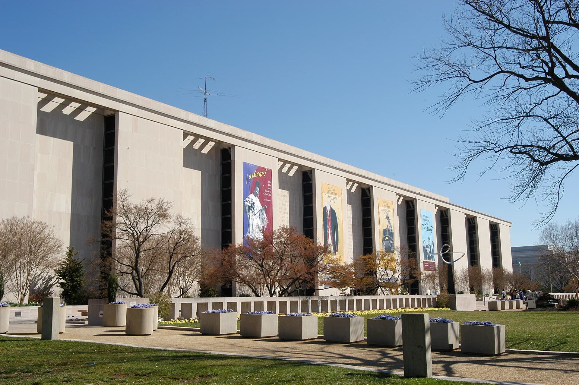 Smithsonian Institution — Wikimedia Commons