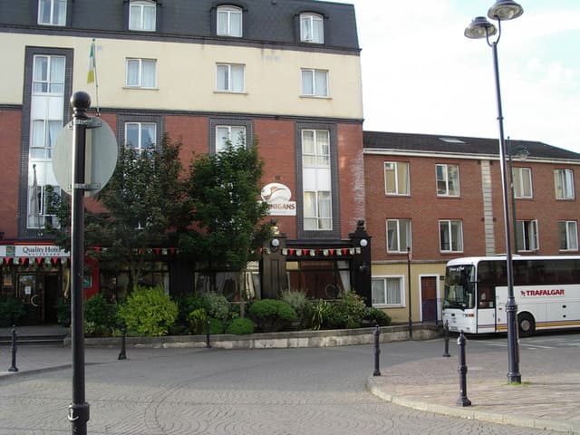 Quality Inn — Wikimedia Commons