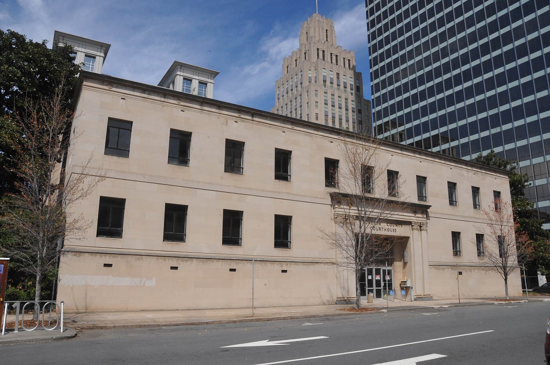 Forsyth County Courthouse — Wikimedia Commons