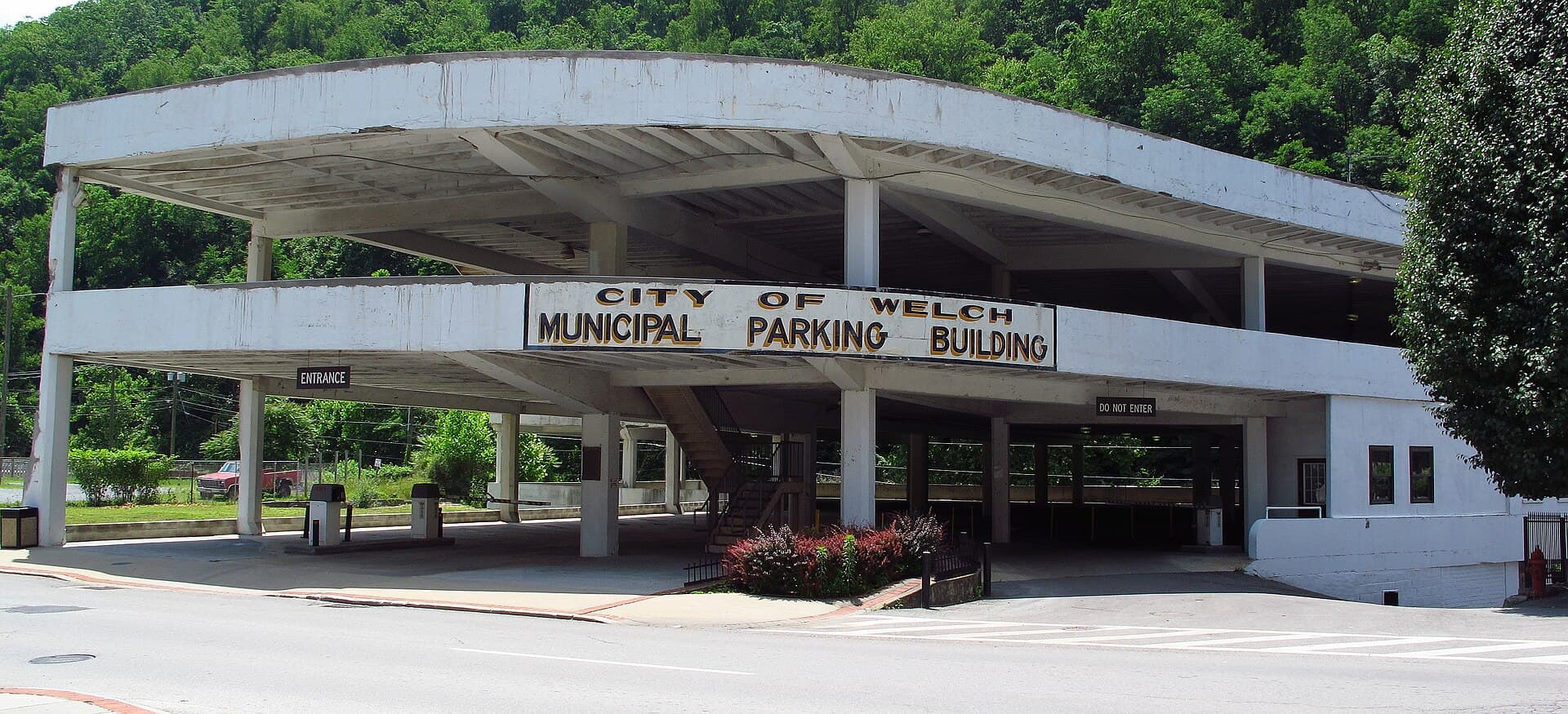 Welch’s Municipal Parking Building — Wikimedia Commons