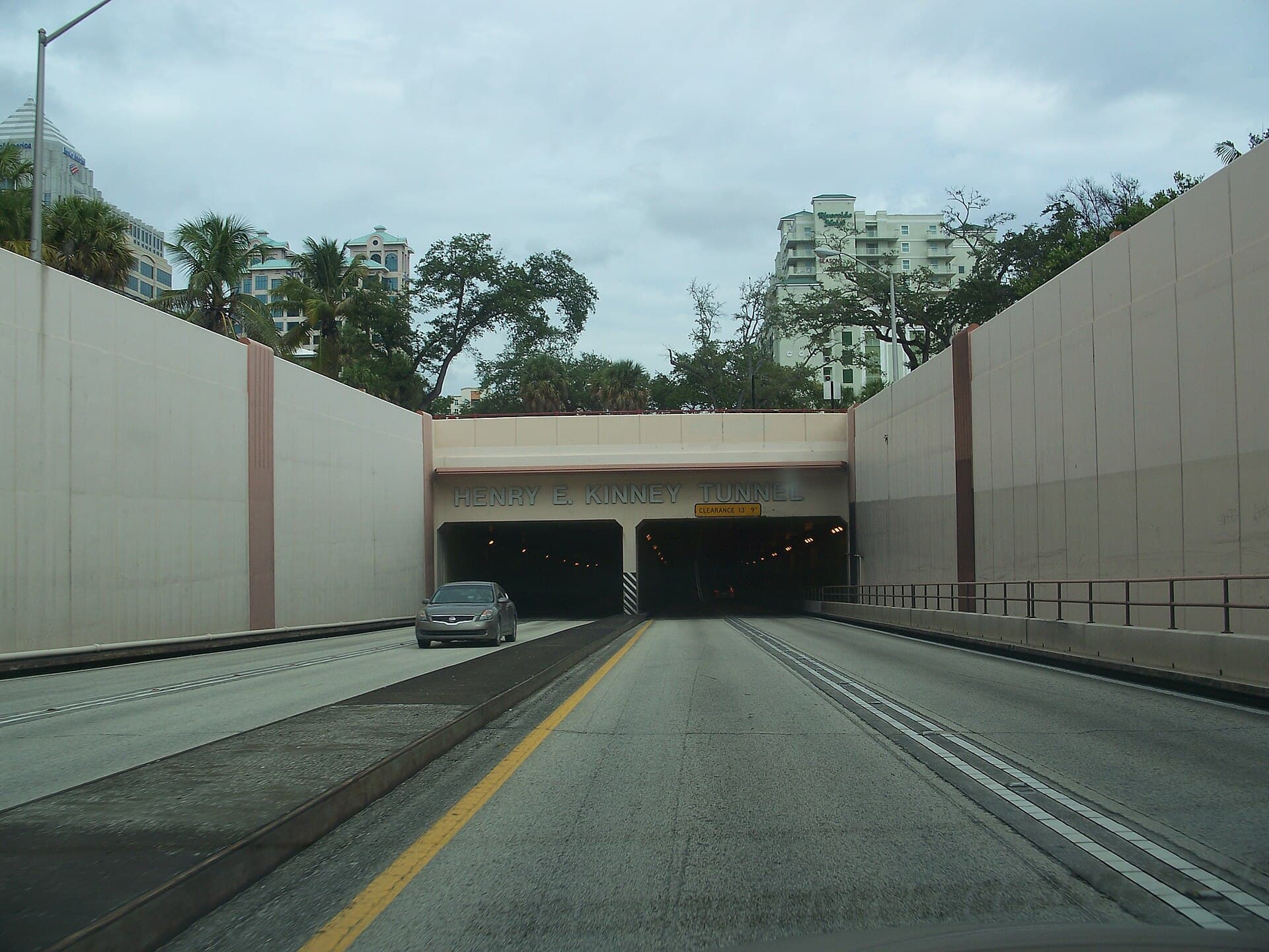 Henry E. Kinney Tunnel — Wikimedia Commons