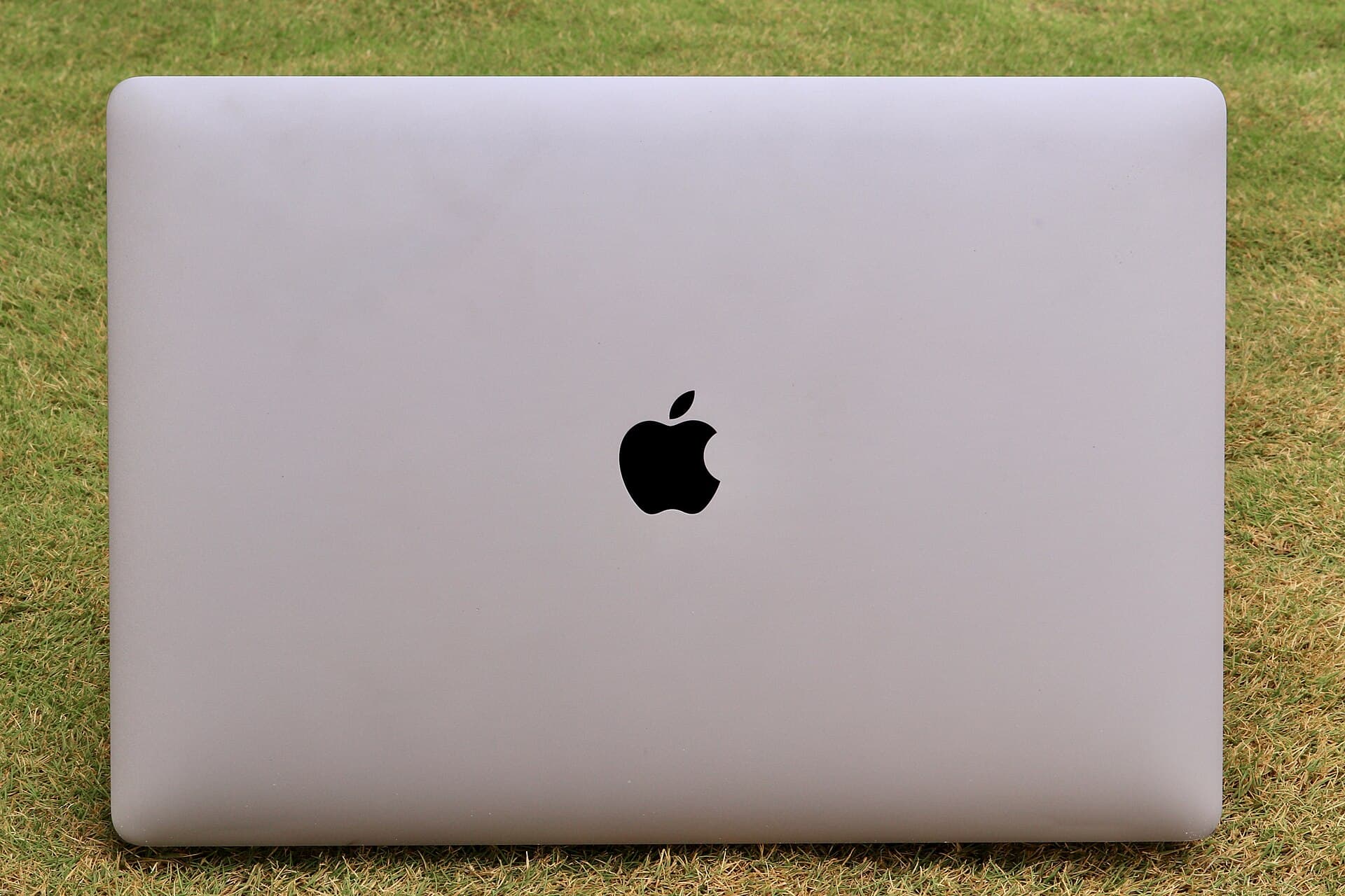 MacBook Pro — Wikimedia Commons