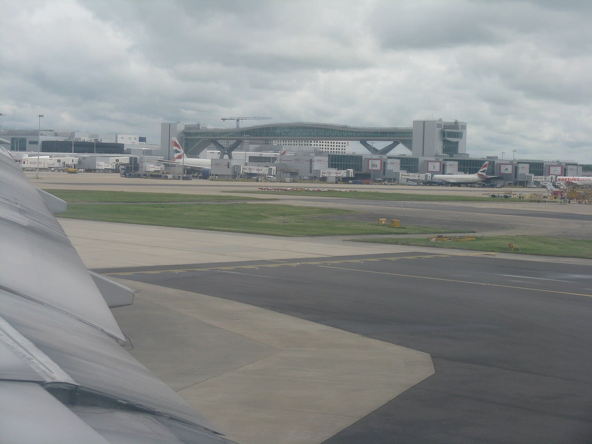 Water outage disrupts toilets and restaurants at London Gatwick Airport