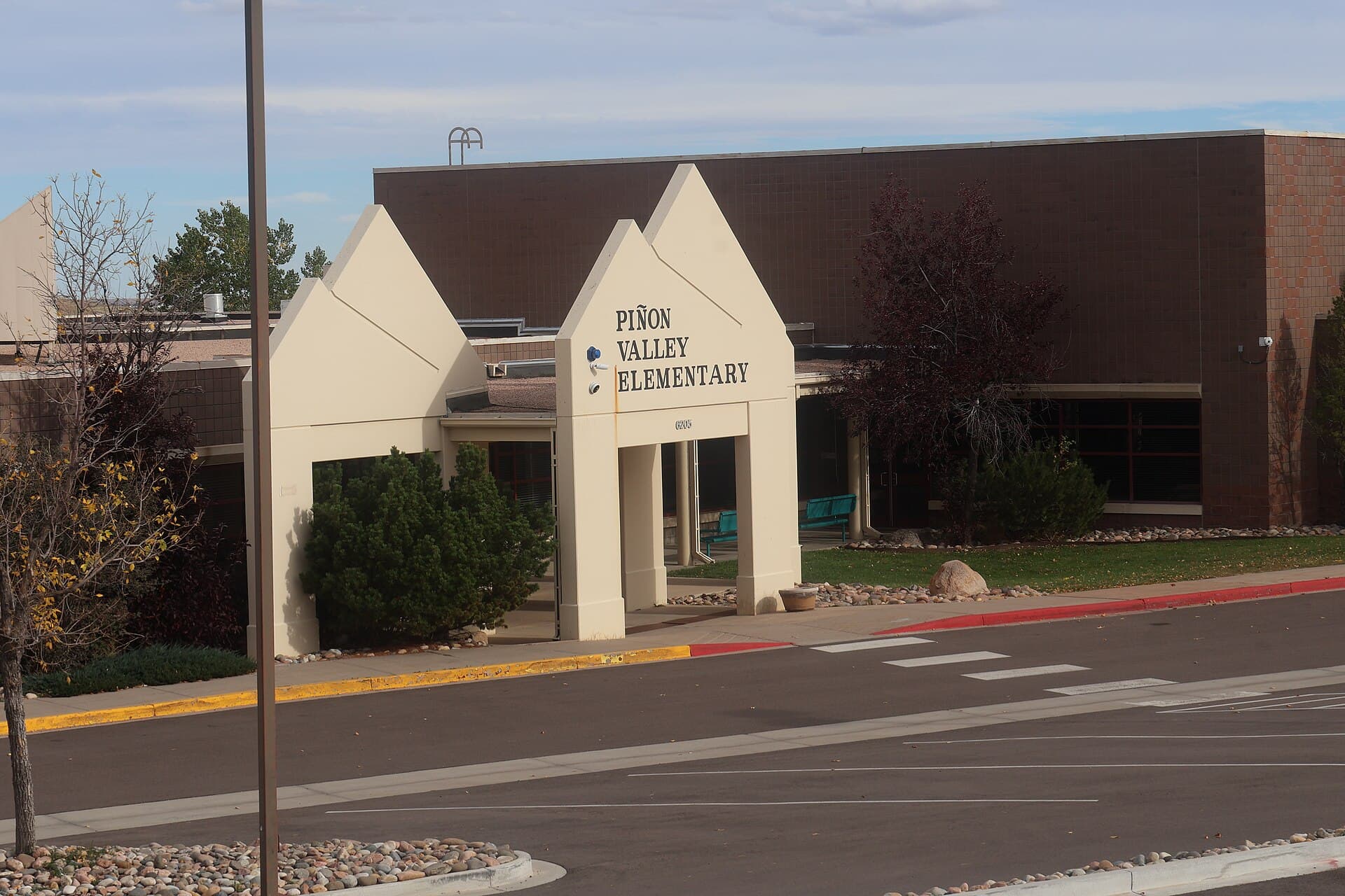 Piñon Elementary School — Wikimedia Commons