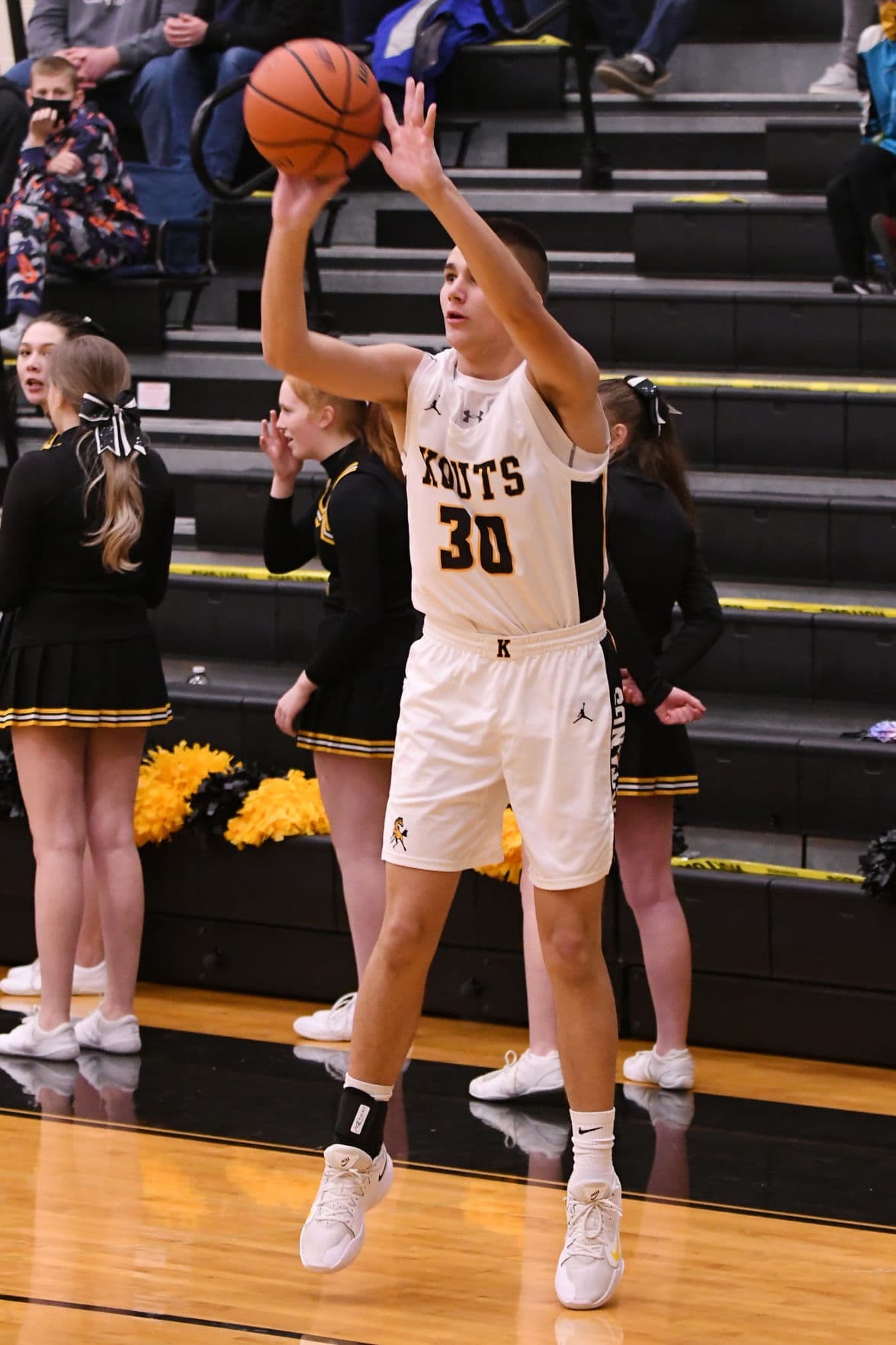 Undefeated Kouts closes regular season with 53-34 win over Lowell