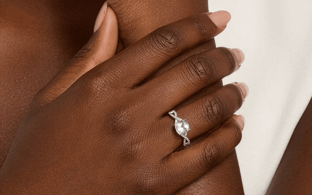 Why bezel settings define minimalist jewelry with durability and style