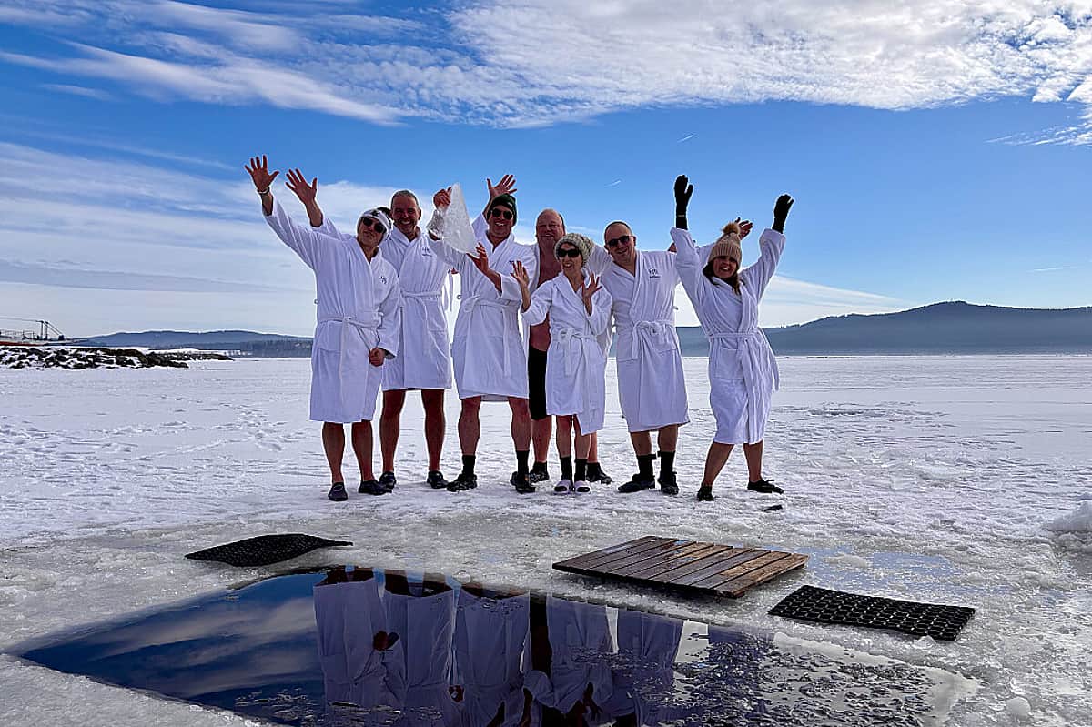 Study Finds Wim Hof Experts Show Distinct Brainwave Patterns During Ice Baths