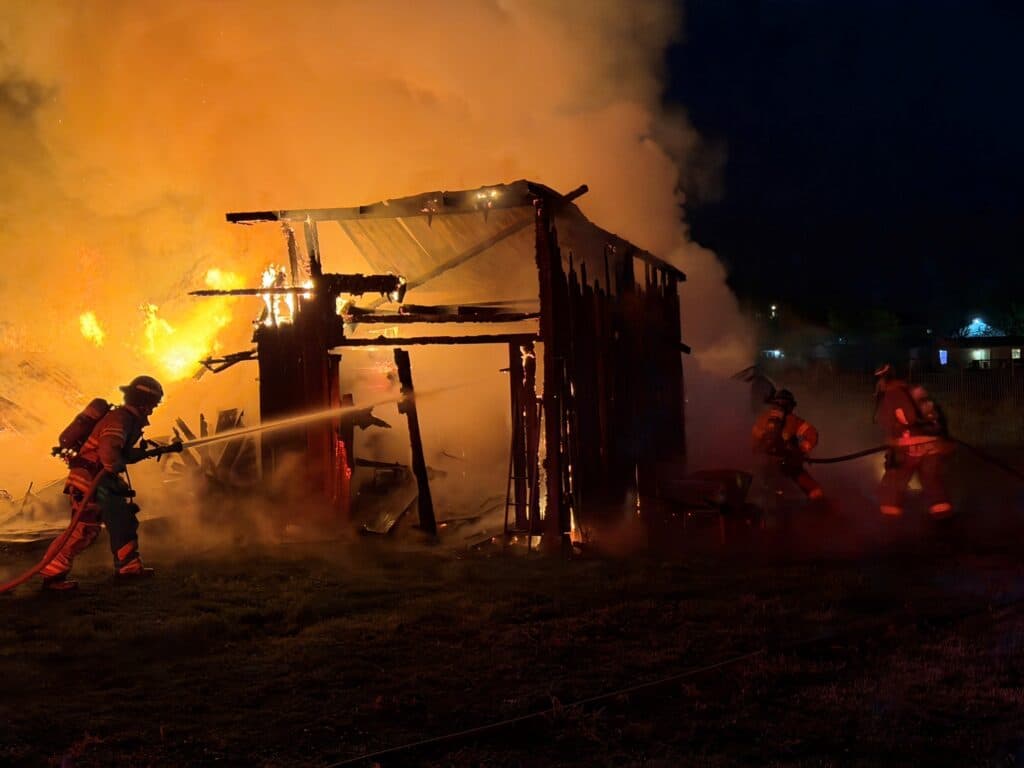 La Grande fire destroys outbuilding, spares nearby home