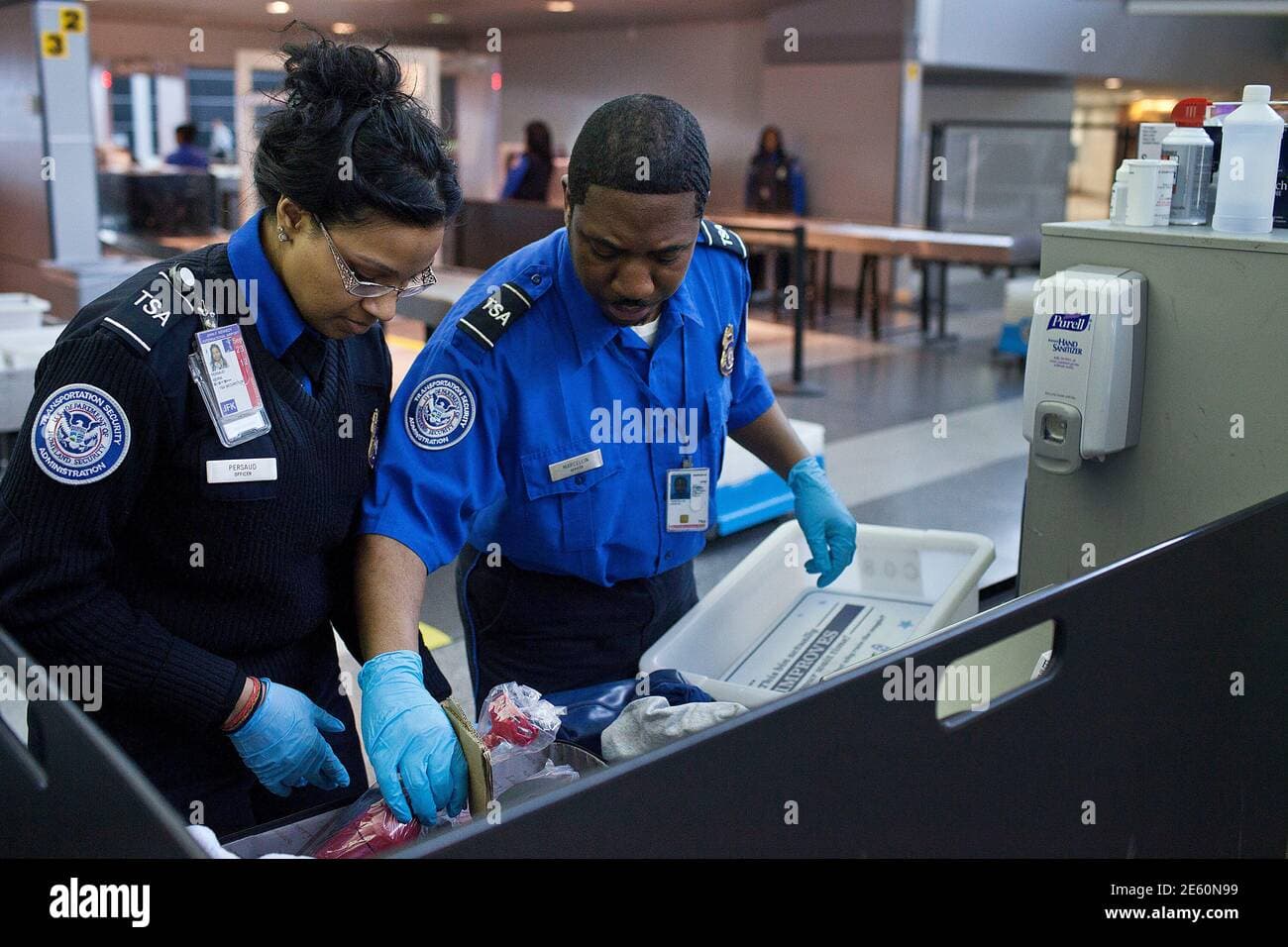 TSA Officers Work Without Pay as Long Airport Lines Spread Nationwide