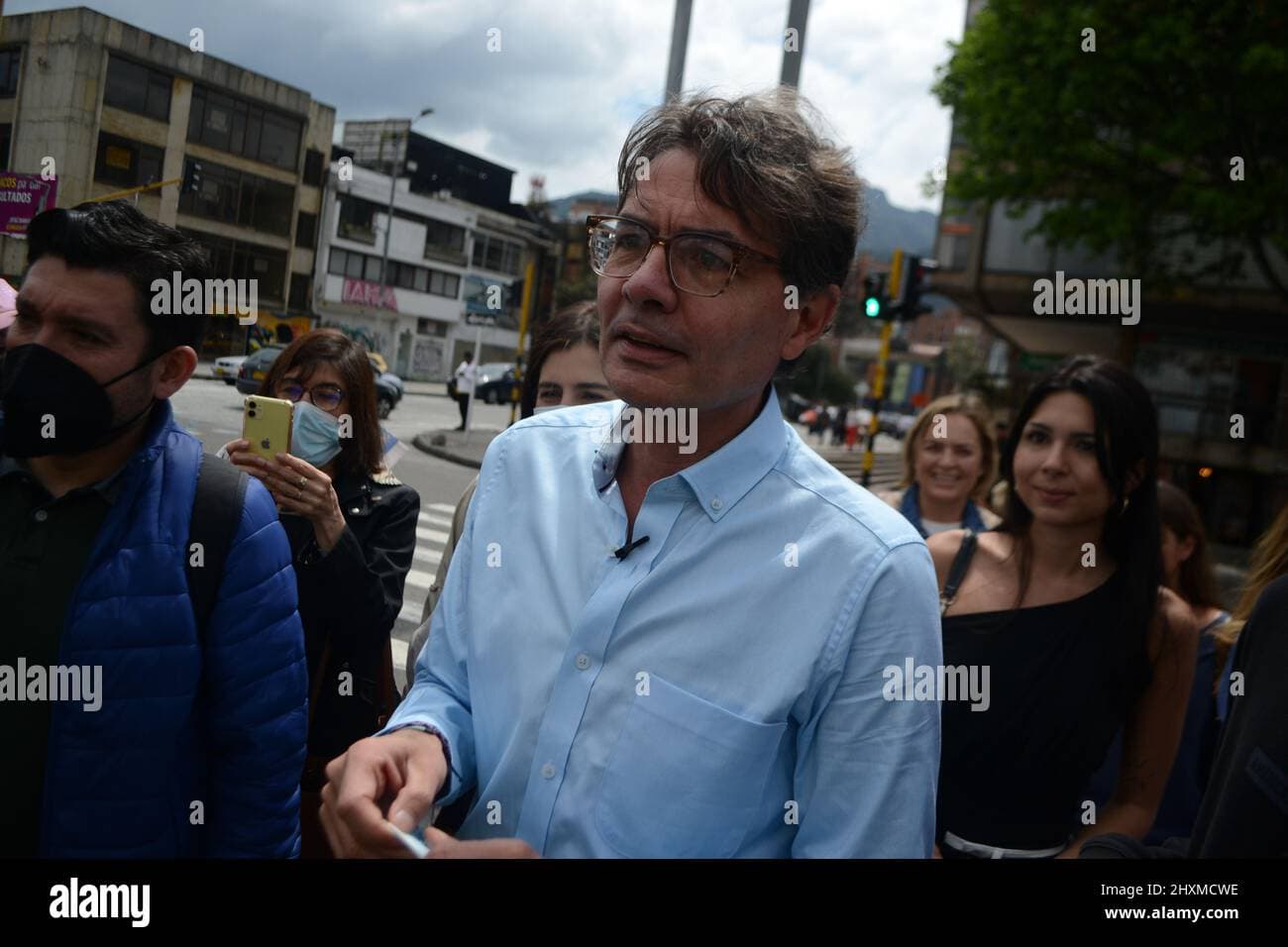 Colombians vote for Congress and presidential primaries in tense election
