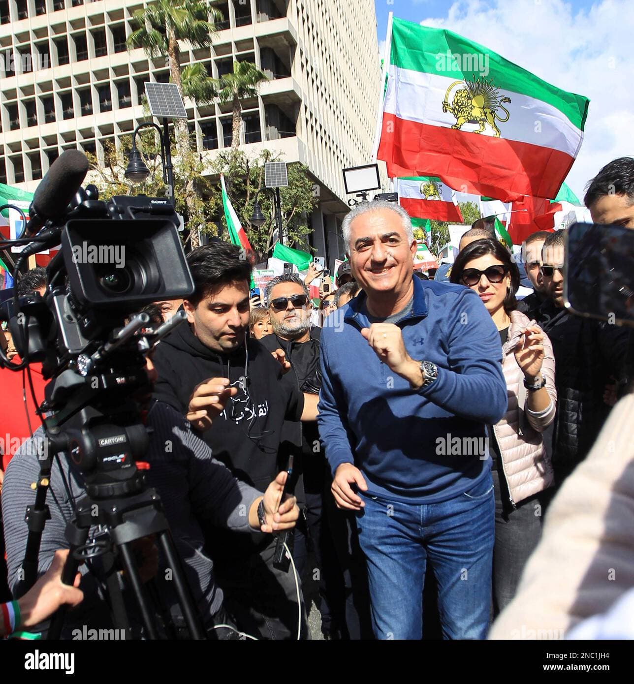 Reza Pahlavi says he is prepared to return, urges nationwide strikes