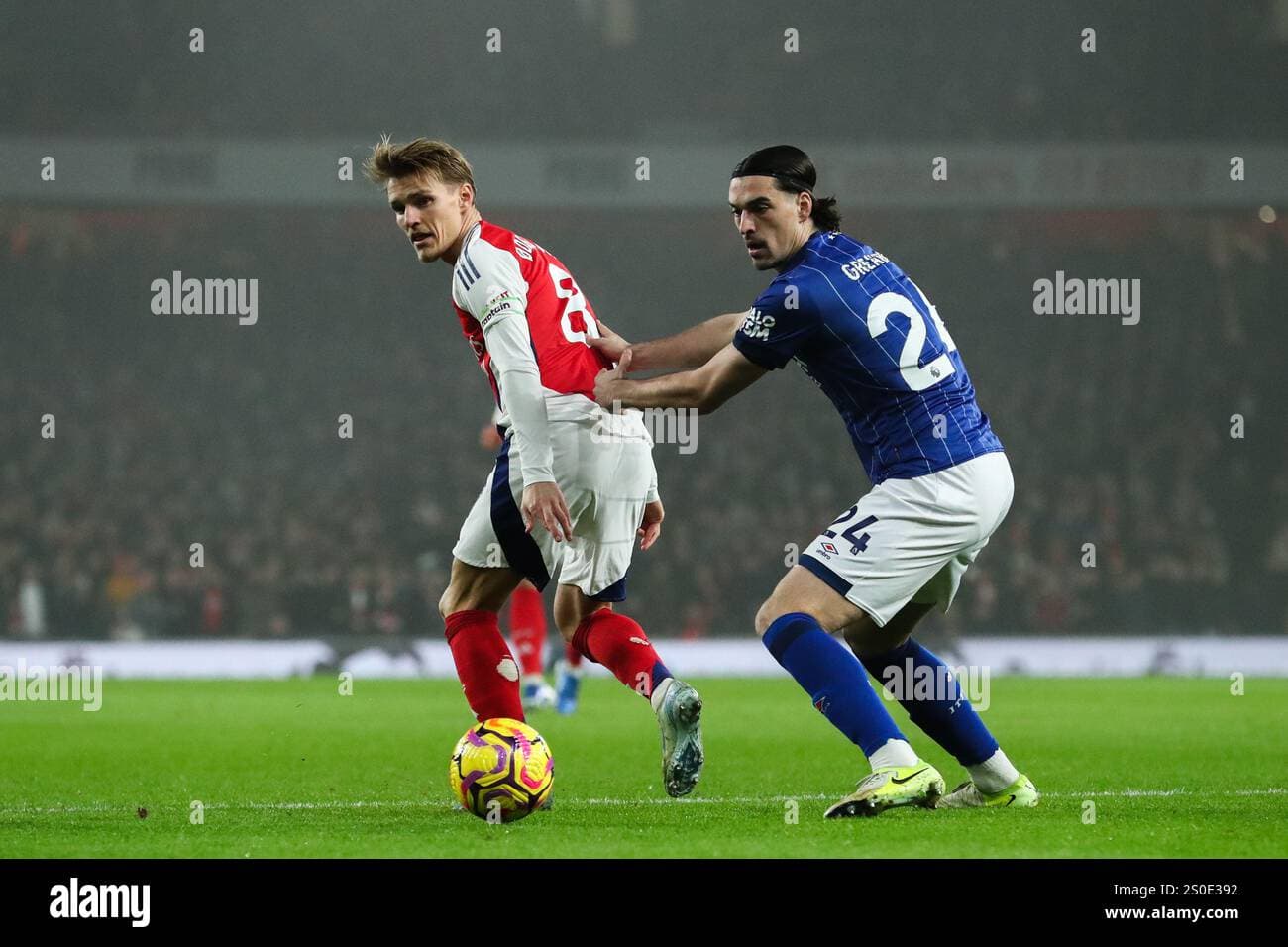 Ødegaard’s Strike Seals Arsenal Victory, Reclaims Premier League Lead