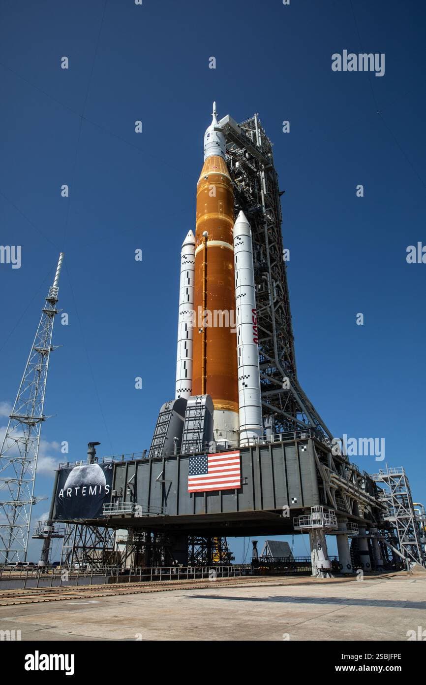 Artemis II SLS and Orion move to Pad 39B for final tests
