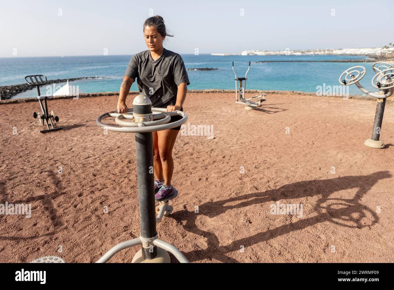 Barcelona beach workout mixes full-body training with brunch meetup