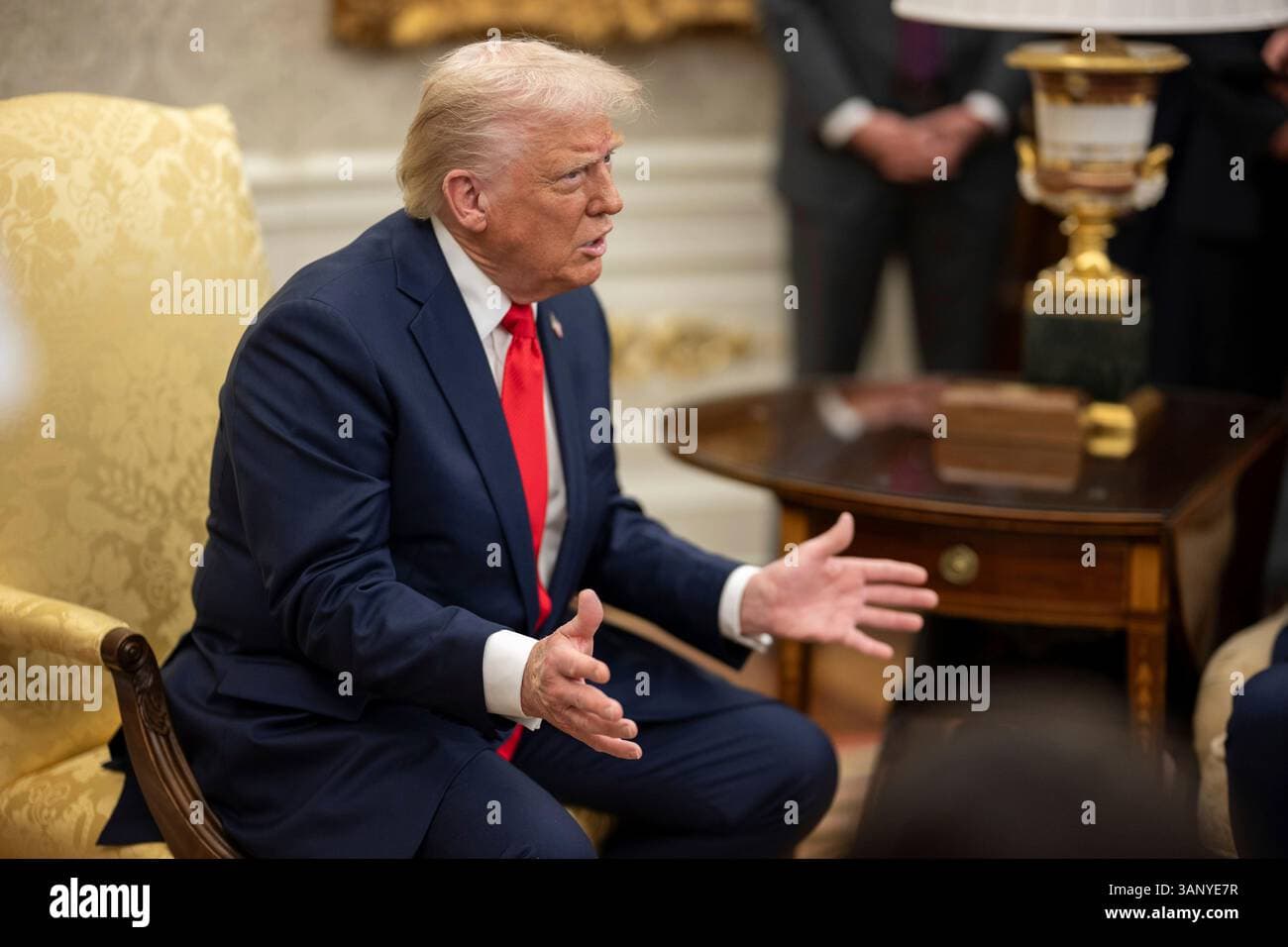 Trump and Petro stage conciliatory White House meeting to reset ties