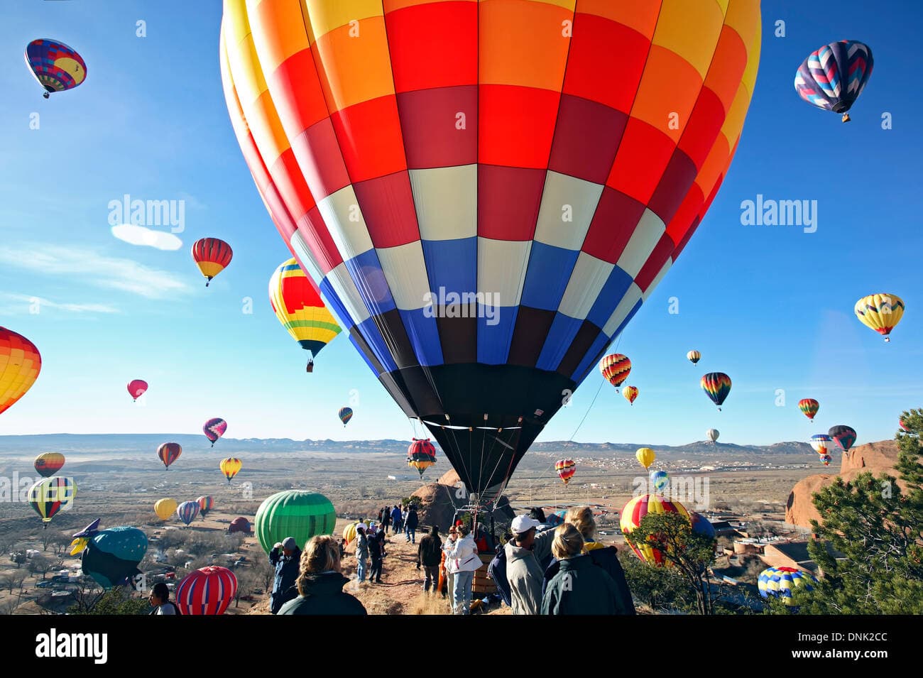 Red Rock Balloon Rally Brings Mass Ascensions, Night Glows to Gallup