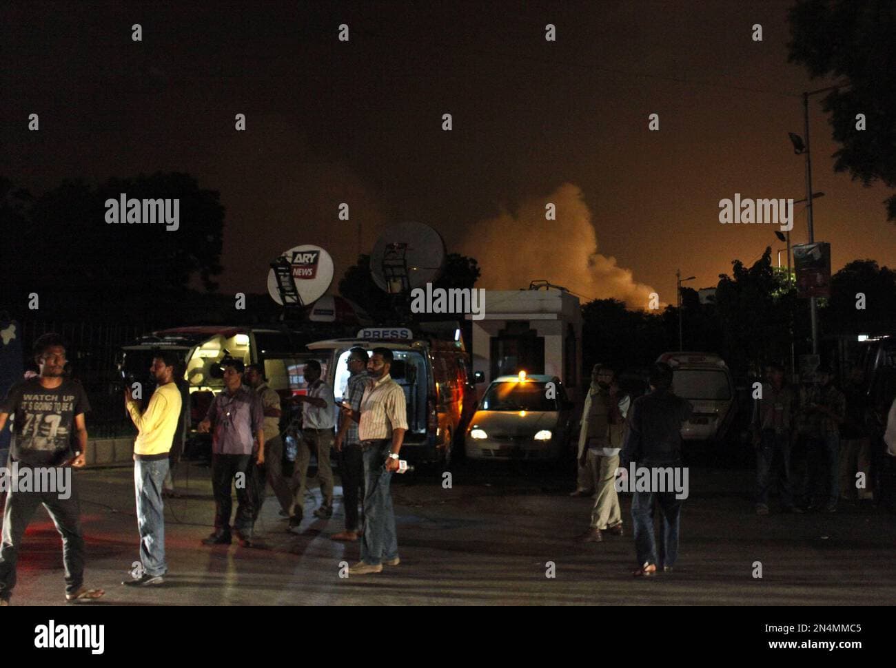 Hundreds storm U.S. consulate in Karachi, leaving at least nine dead