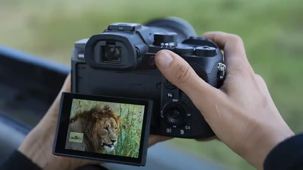 Sony RX10 V revives the premium super-zoom bridge camera