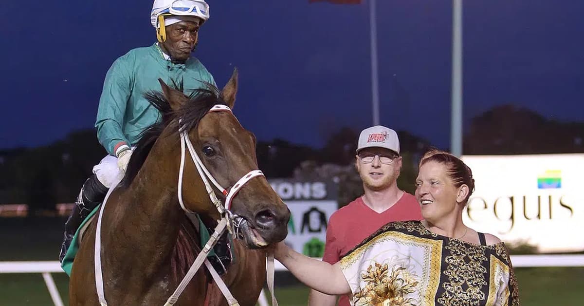 Dontgiveupthefight wins La Verendrye Stakes at Assiniboia Downs