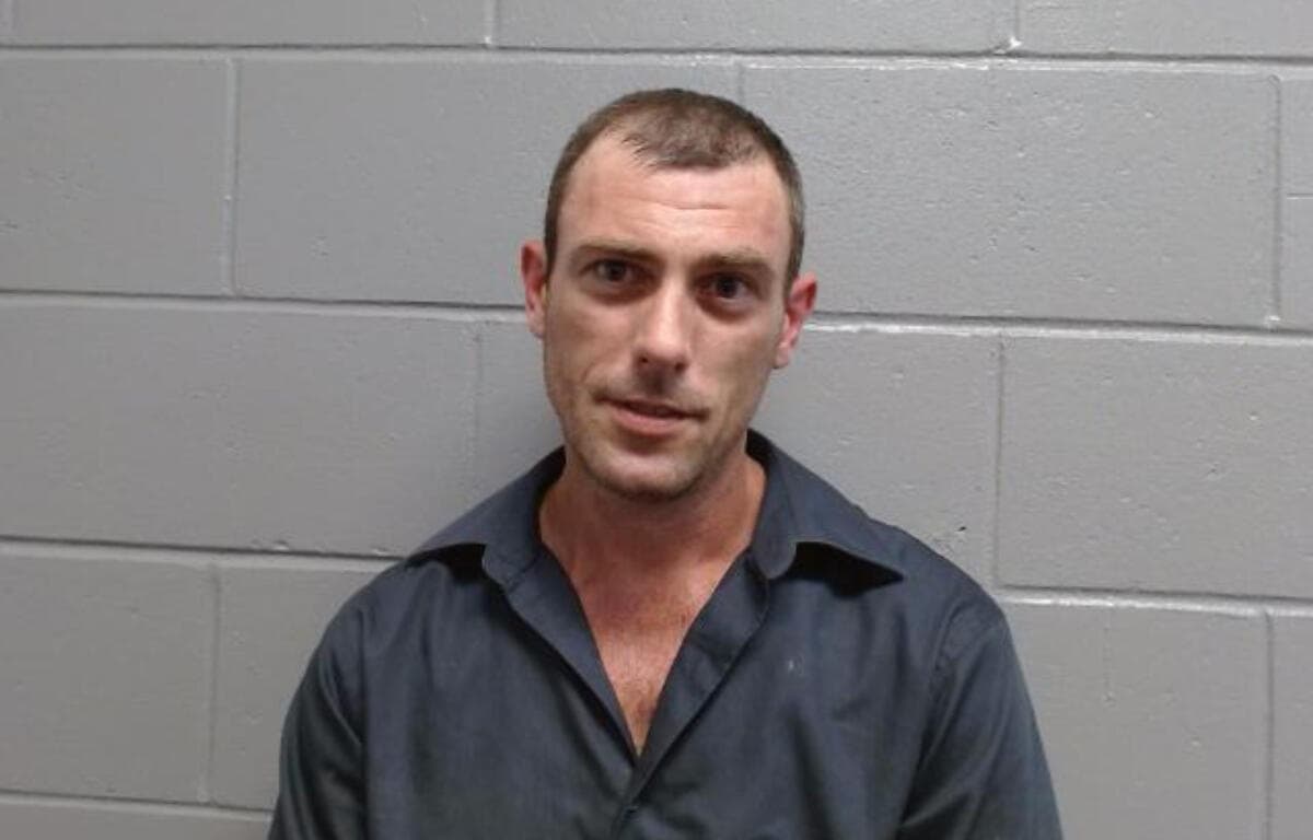 Jacksonville standoff ends after ten hours, suspect surrenders in Park Street case