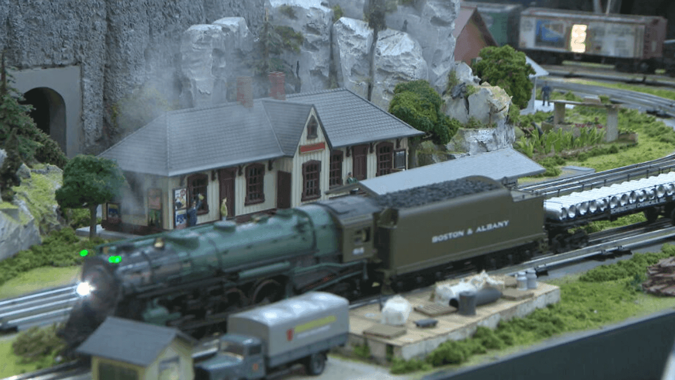 Albany Spring Train Show Draws Crowds Despite Chilly Weather, Offers Free Appraisals