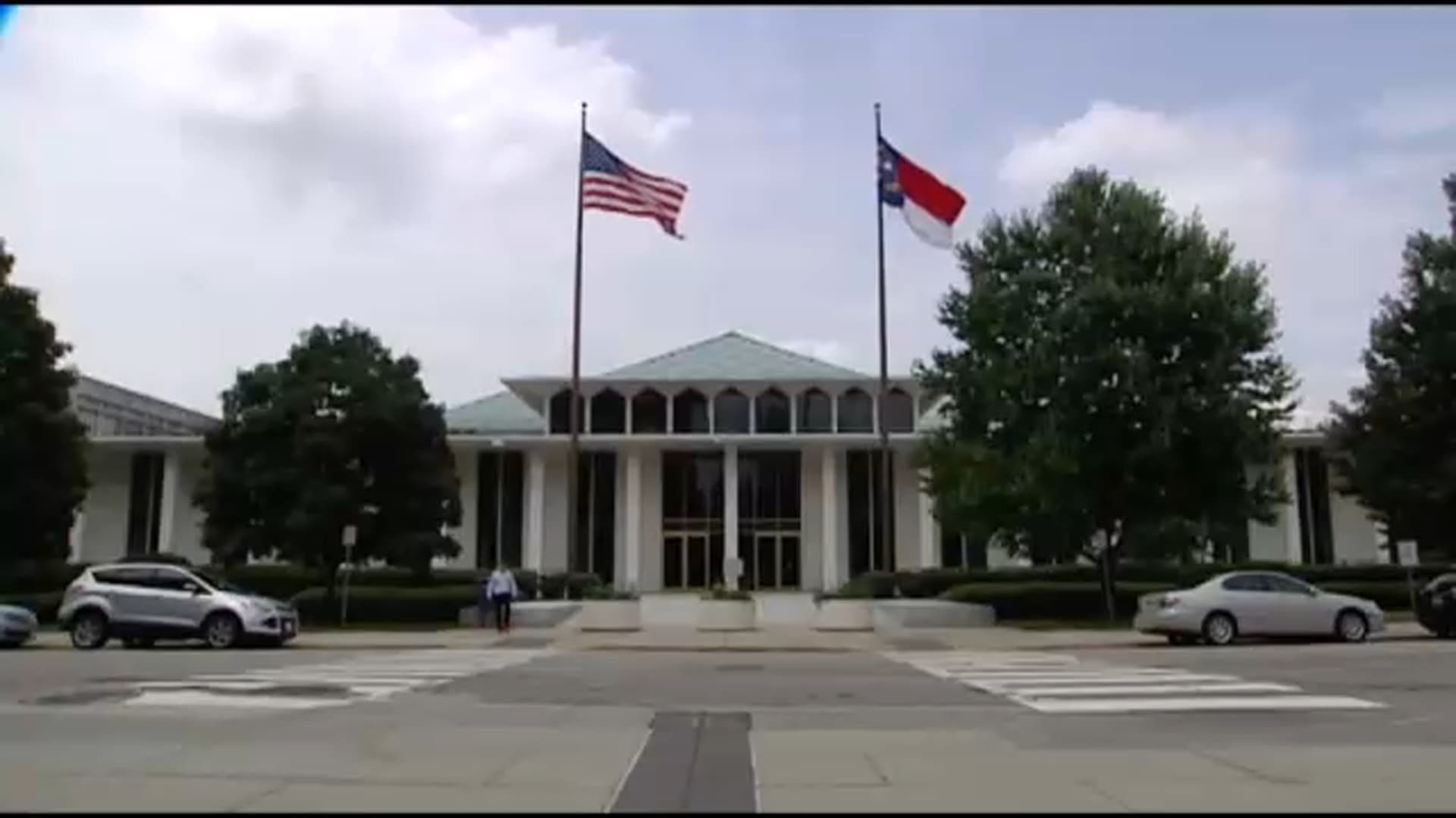 Wake County businesses brace for Mother’s Day travel surge at RDU