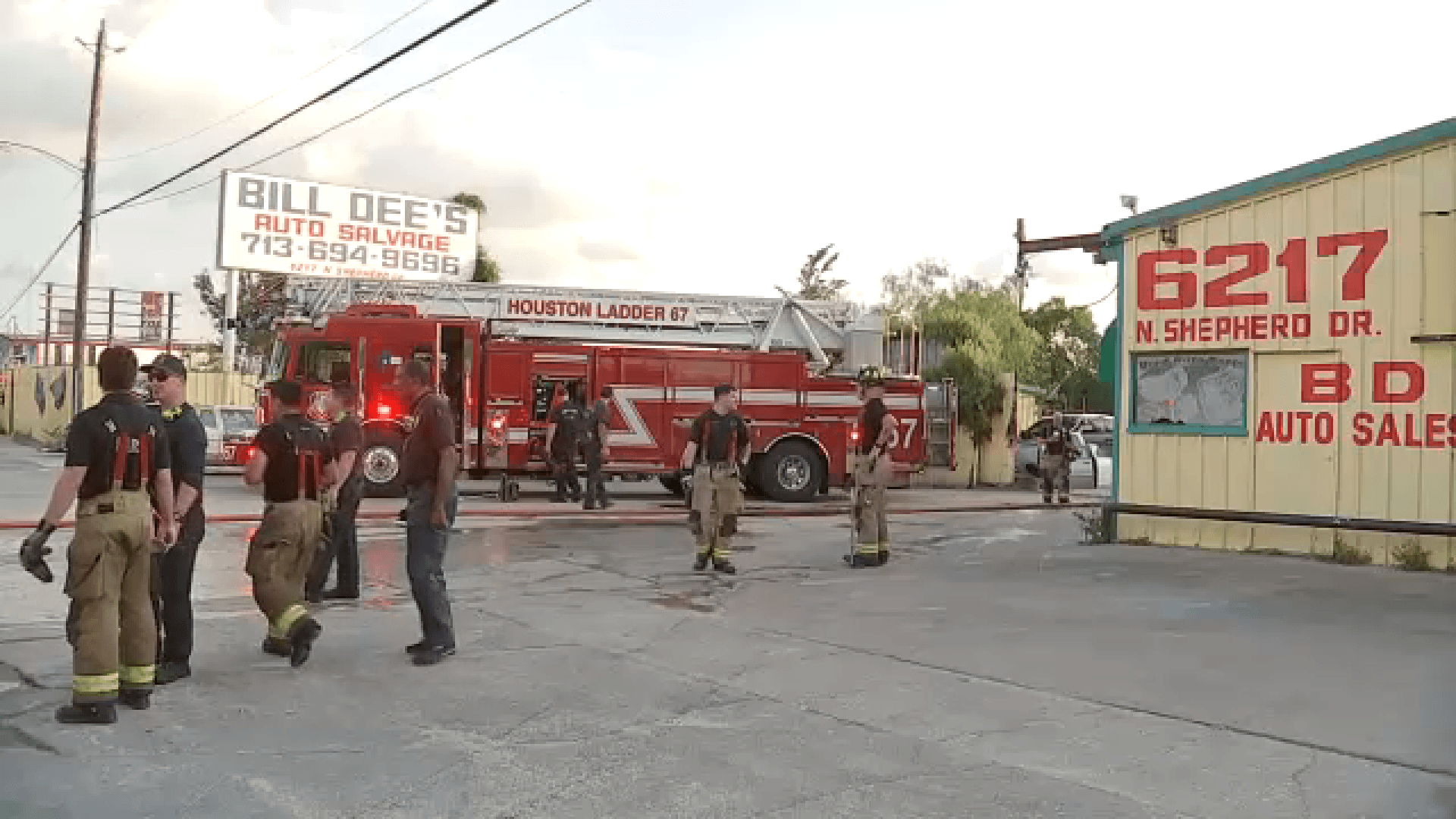 Fire crews battle building blaze in north Houston, cause unclear