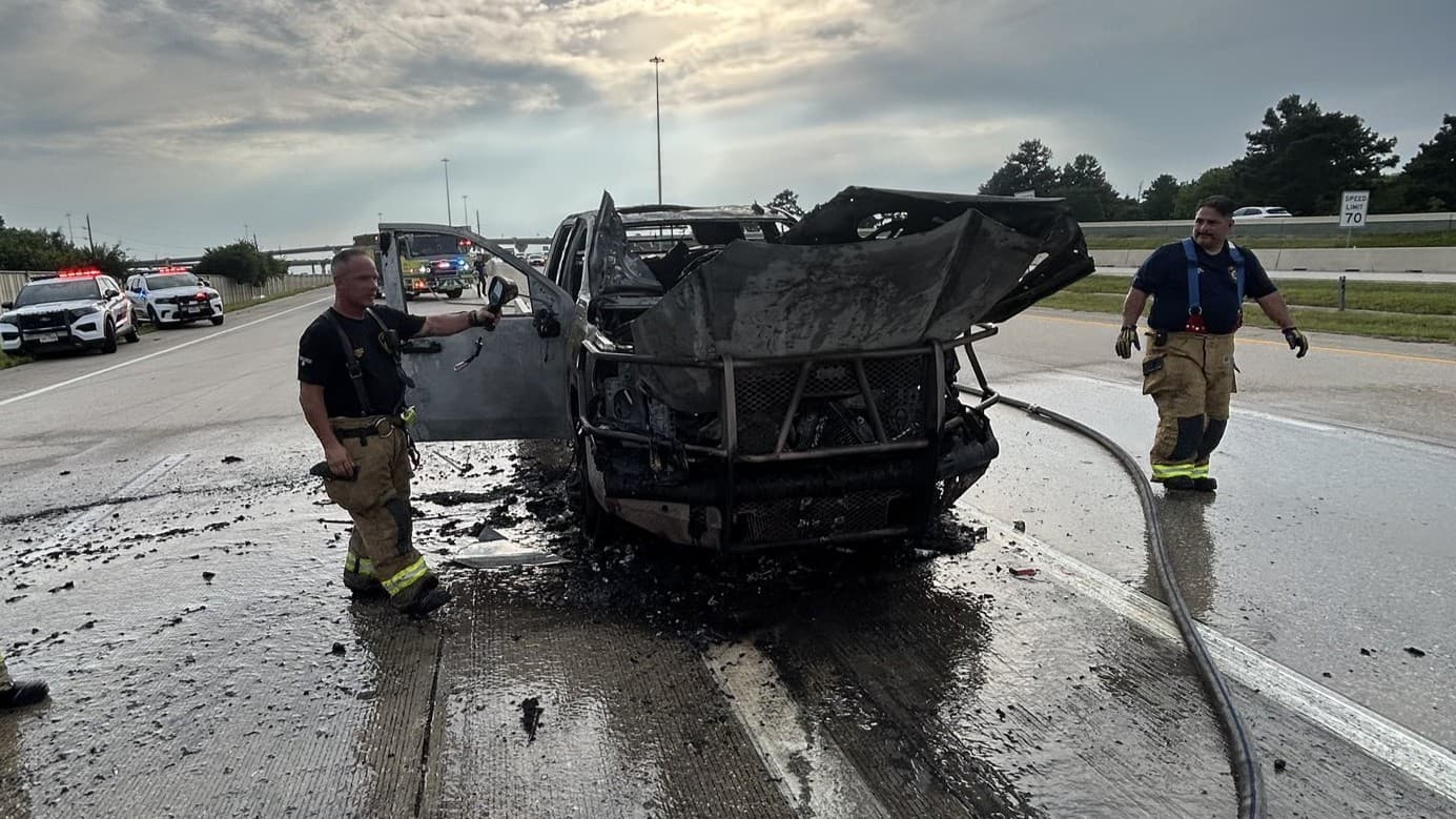 Driver saves horses after truck fire on Grand Parkway in northwest Harris County