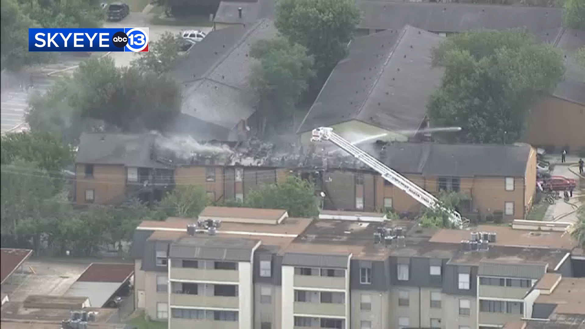 Fire near South Loop displaces six families, destroys apartment building