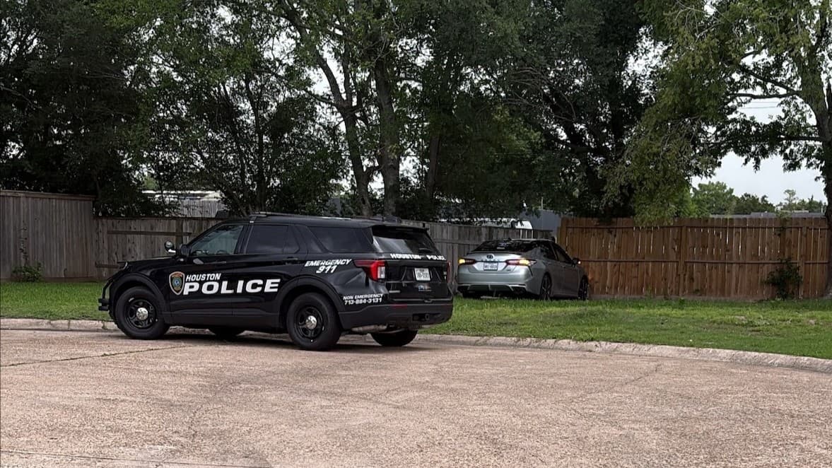 Burglary chase ends in fatal shooting in southwest Houston