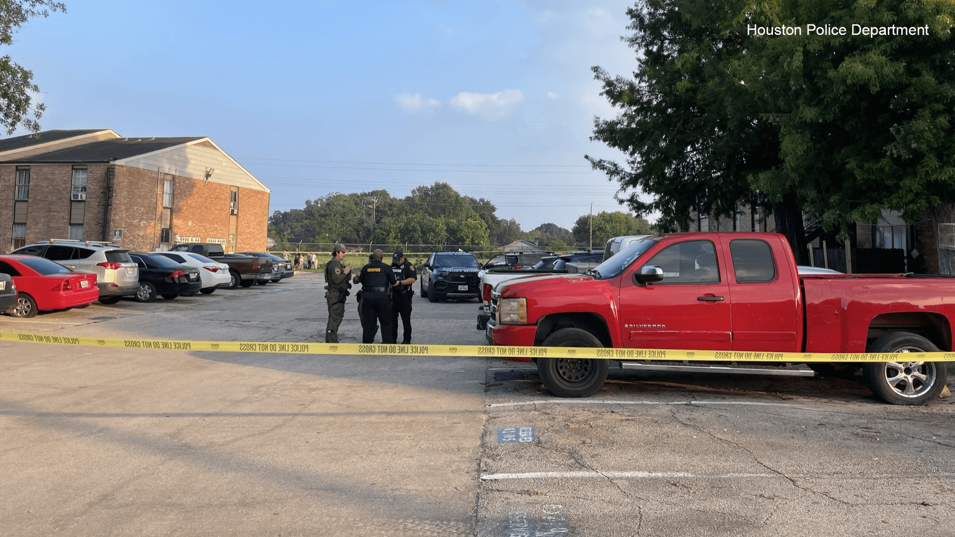 Woman killed, man critically injured in southwest Houston shooting, police say