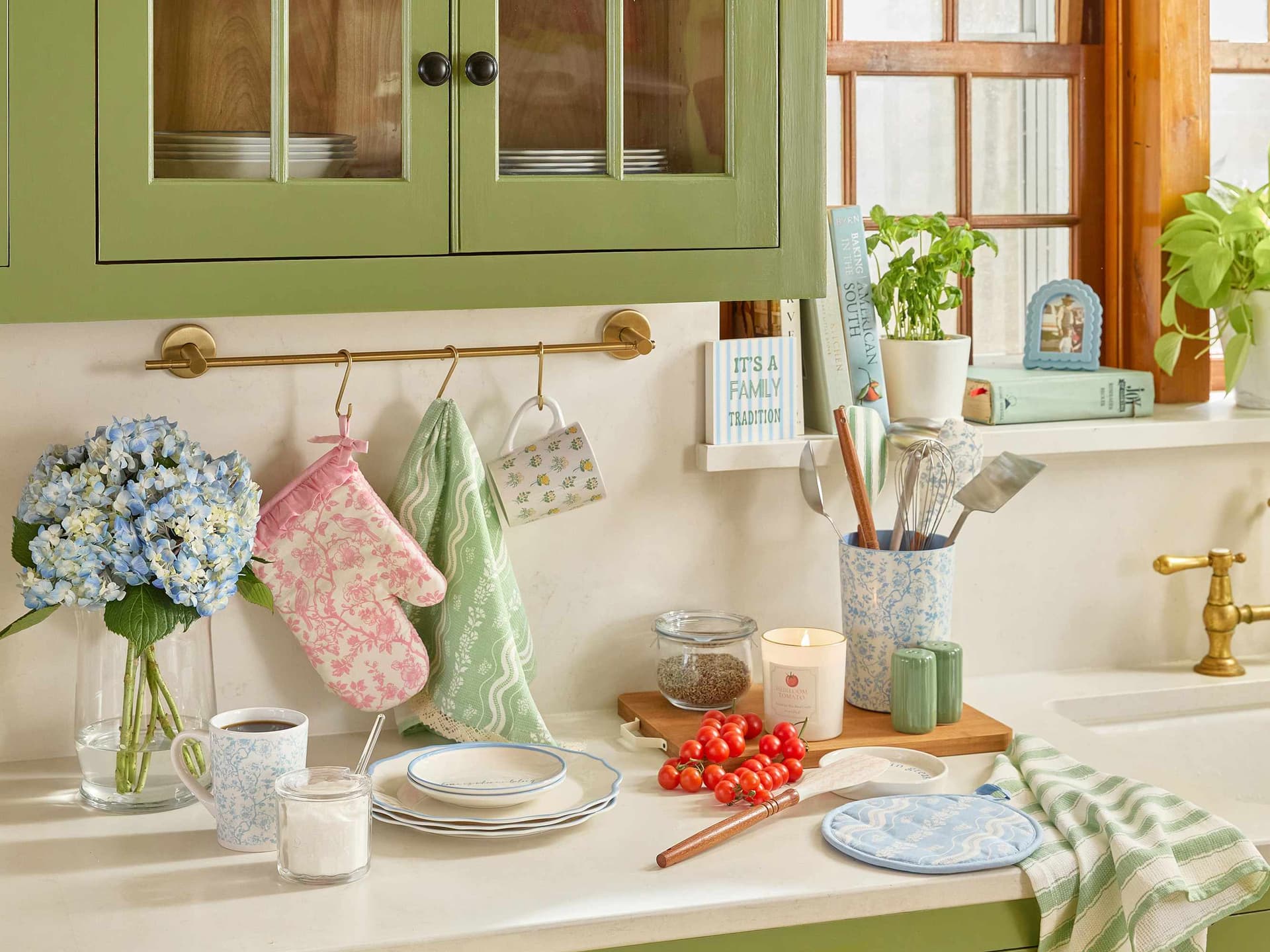Dollar General to launch Holly Williams home collection in April