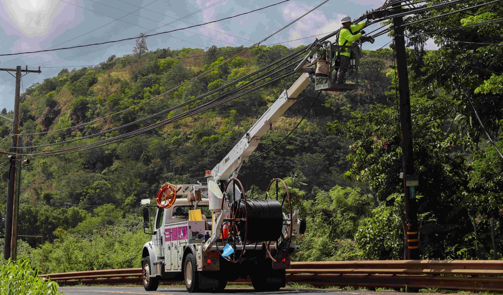 Hawaiian Telcom Outage Disrupts Hilo Courthouse; Crews Working to Restore