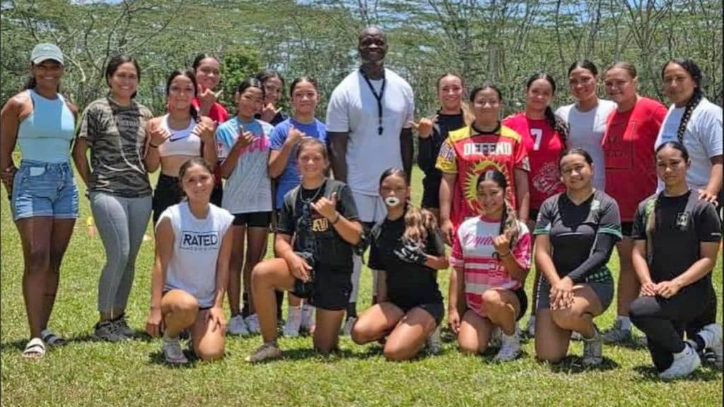 Former NFL running back brings youth skills clinic back to Big Island