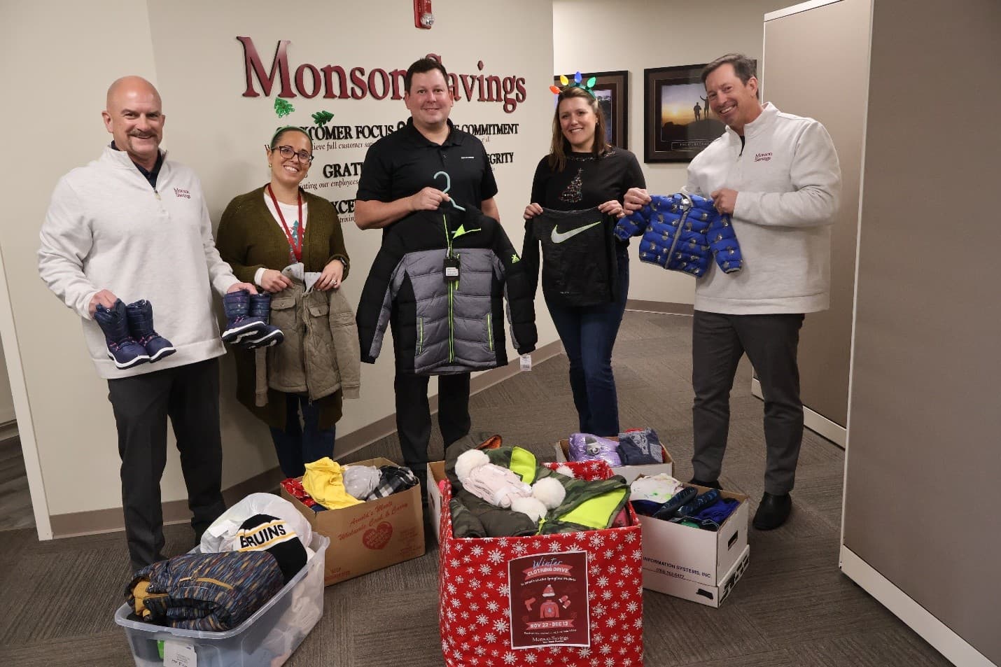 Springfield Thunderbirds to donate 3,000 winter hats and gloves