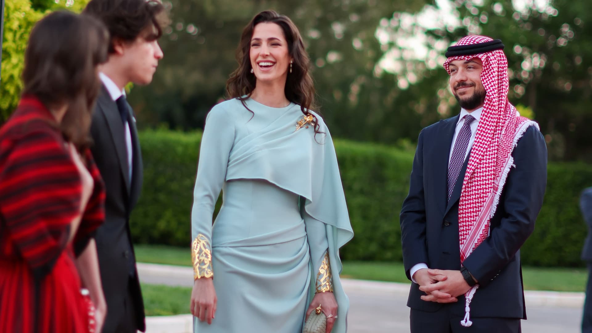 Queen Rania and Princess Rajwa revive the box clutch for evenings