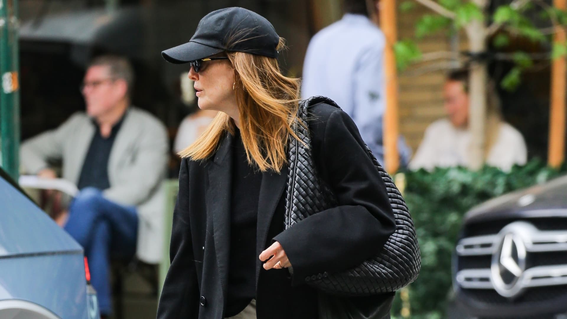 Julianne Moore makes the oversize blazer, tee and ecru jeans feel fresh
