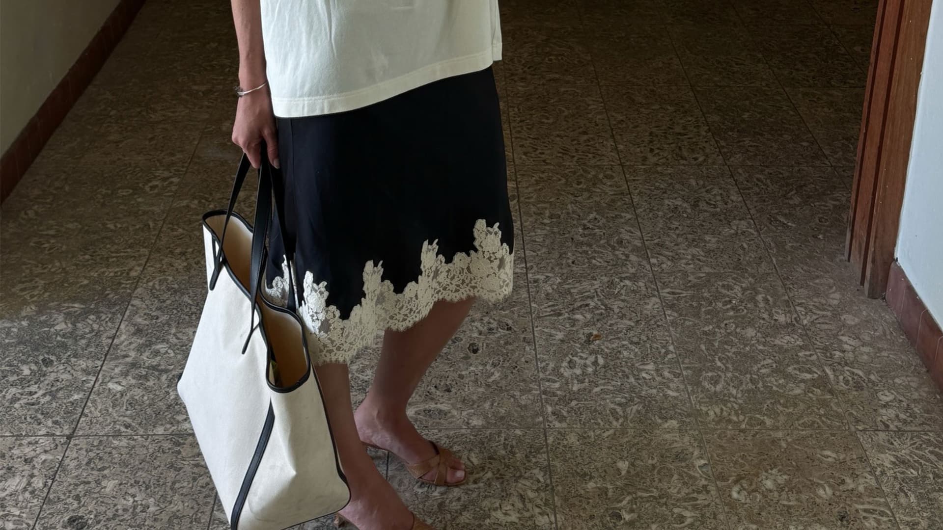 Long-Sleeve White Tees, the Chic Spring Workwear Staple