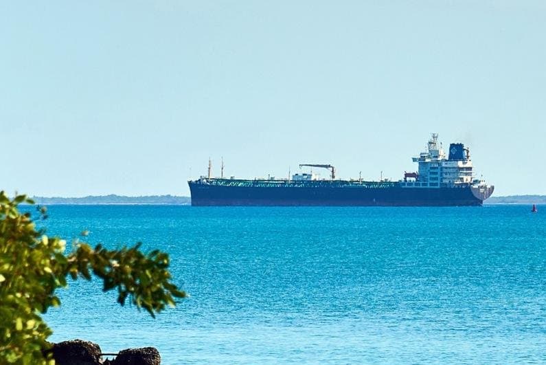 U.S. Allows Limited Resales of Venezuelan Oil to Benefit Cuban Citizens