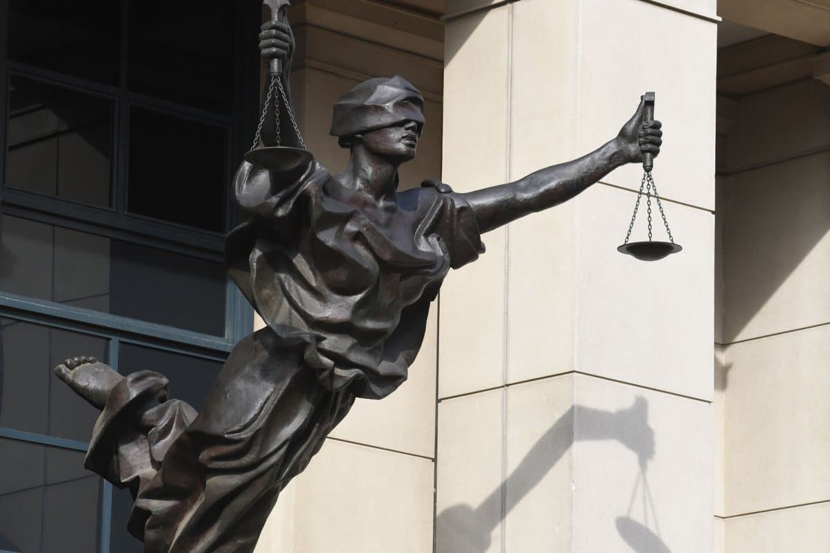 Murder Trial Begins for Utah Author Accused of Poisoning Husband with Fentanyl