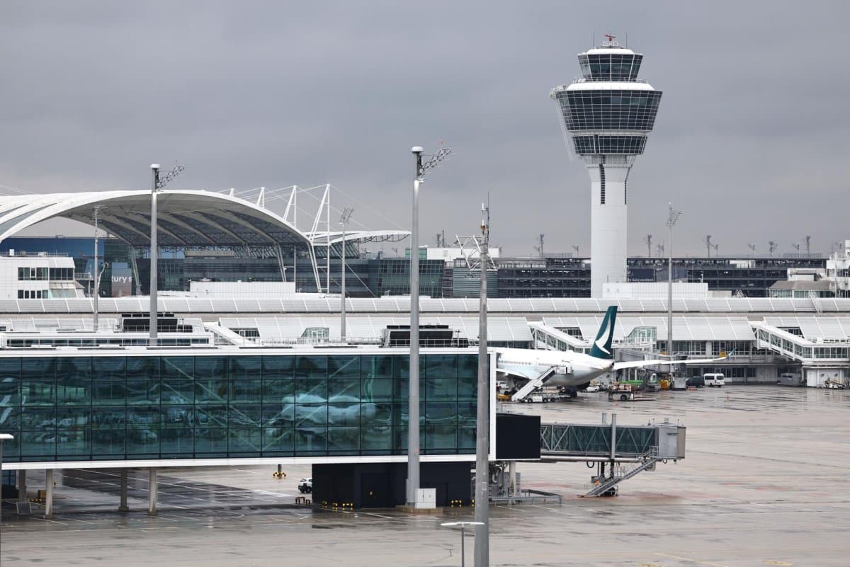 Munich Airport halts flights after smoke smell evacuates control tower