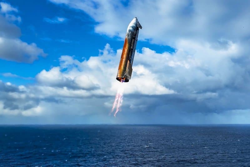 SpaceX Starship V3 completes first test flight, splashdowns planned in ocean