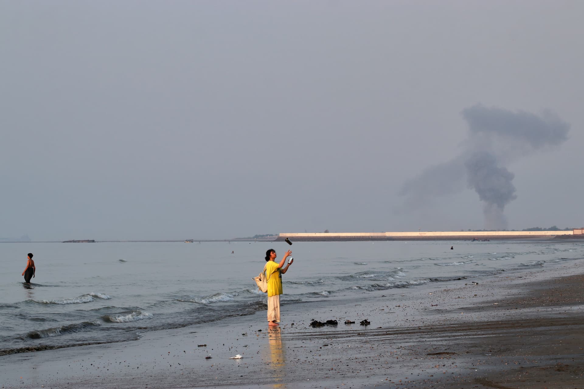 U.S. launches fresh strikes on Iran as Gulf tensions surge