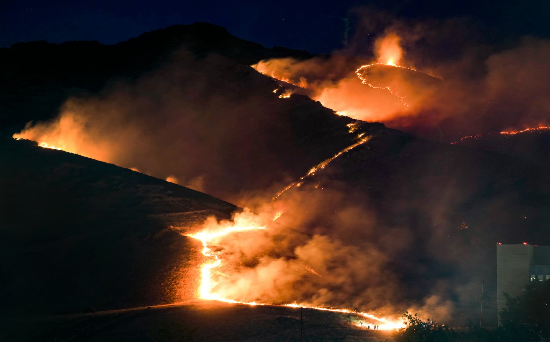 Salt Lake City foothills trails closed as Bonneville Fire grows