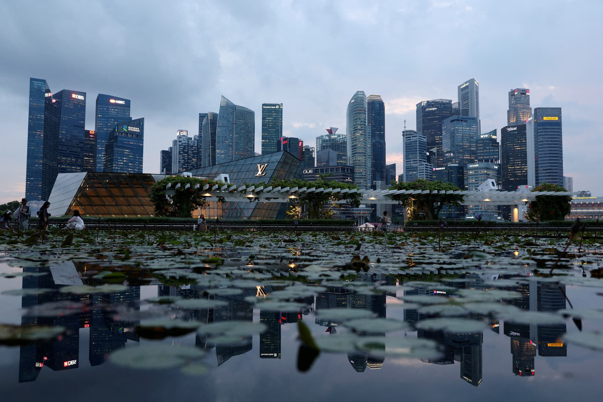 Singapore economy grows 6%, but officials warn of darker outlook